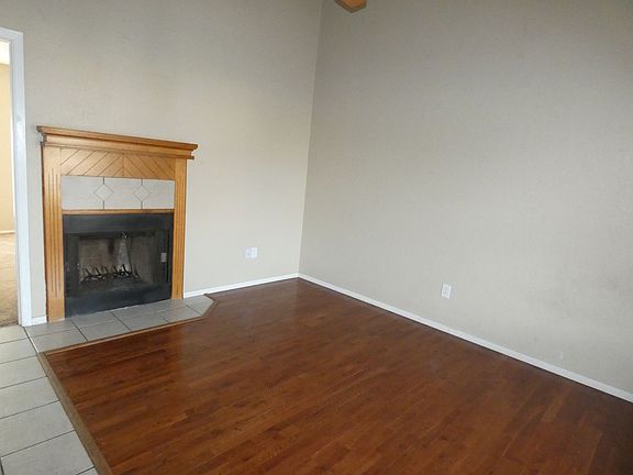 2nd image of 48 Teakwood St