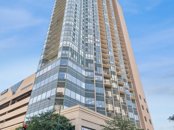 111 W Maple St APT 1704, Chicago, IL 60610