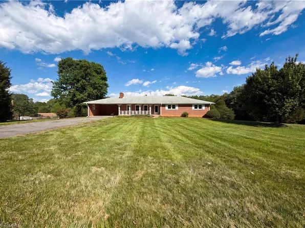 5305 Belews Creek Rd, Walkertown, NC 27051