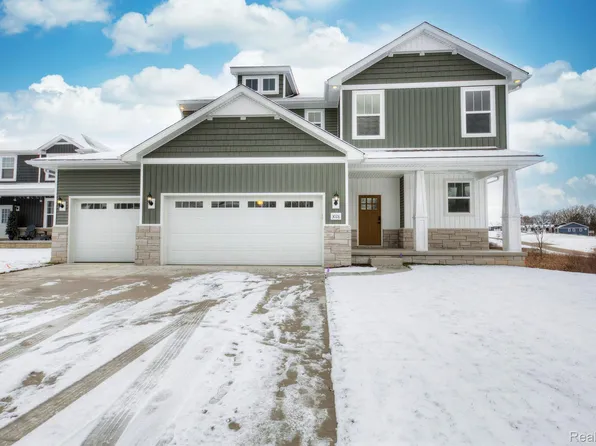 3028 Bogues View Dr, Howell, MI 48843