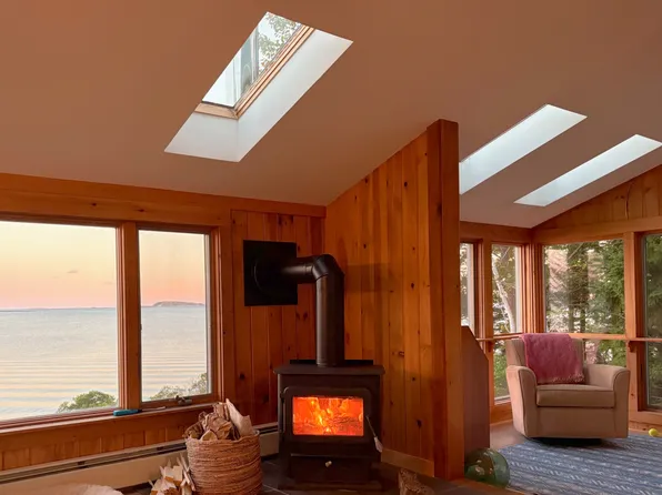 54 Back Shore Ln, Orrs Island, ME 04066
