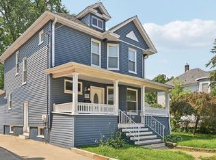 325 4th St, Waukegan, IL 60085