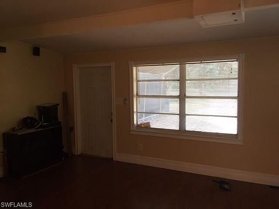 5th image of 554 Clark St