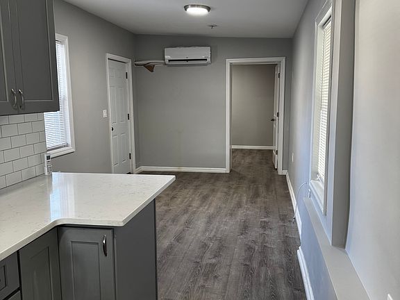 4th image of 23 Collegeview Ave APT 12