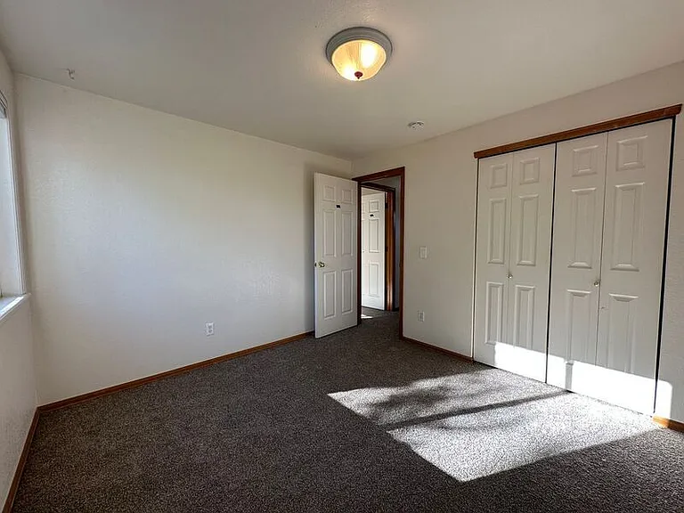 310 Buchanan Ct — Photo 12