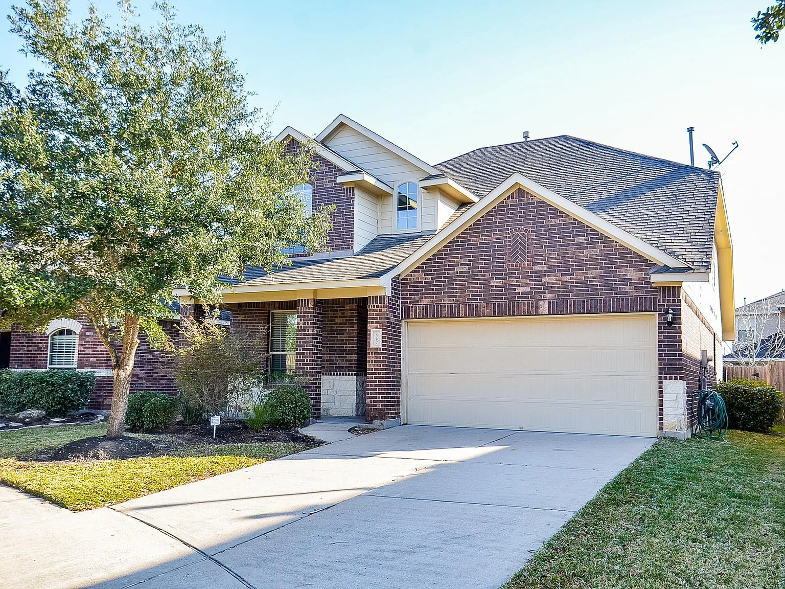 4 bed, 2.5 bath, 2235 sqft, $2,300 — Photo 1