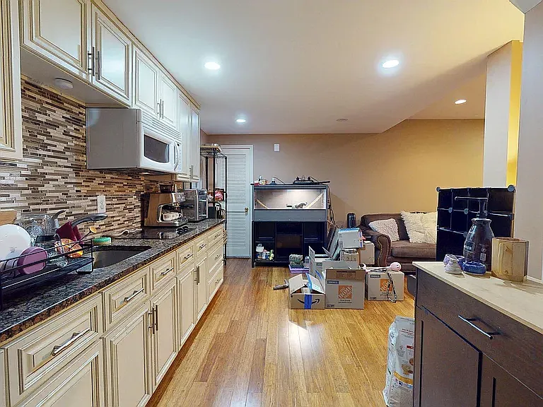 5803 Hall St — Photo 22