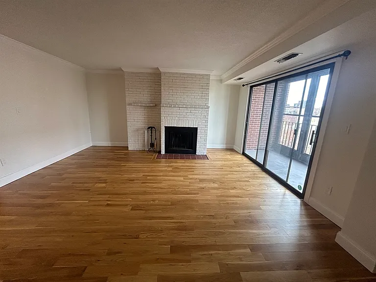 1580 State St #7D — Photo 1