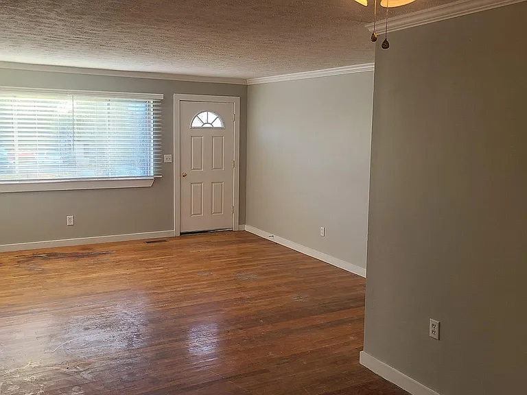 444 4th Ave NW — Photo 8