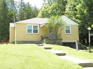 8395 Winchester Dr, Pittsburgh, PA 15237