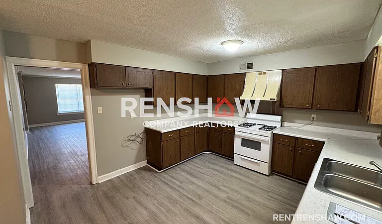 3220 S Mendenhall Rd #1A — Photo 3