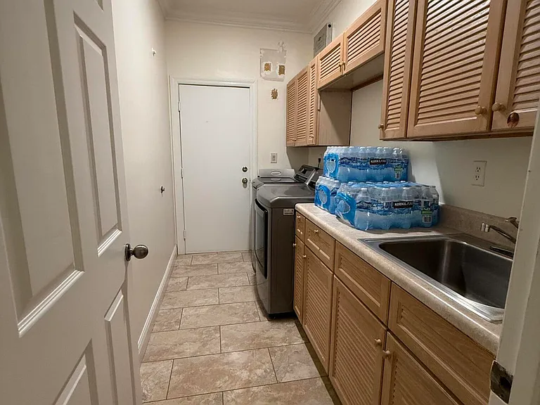 2385 Sunderland Ave — Photo 16