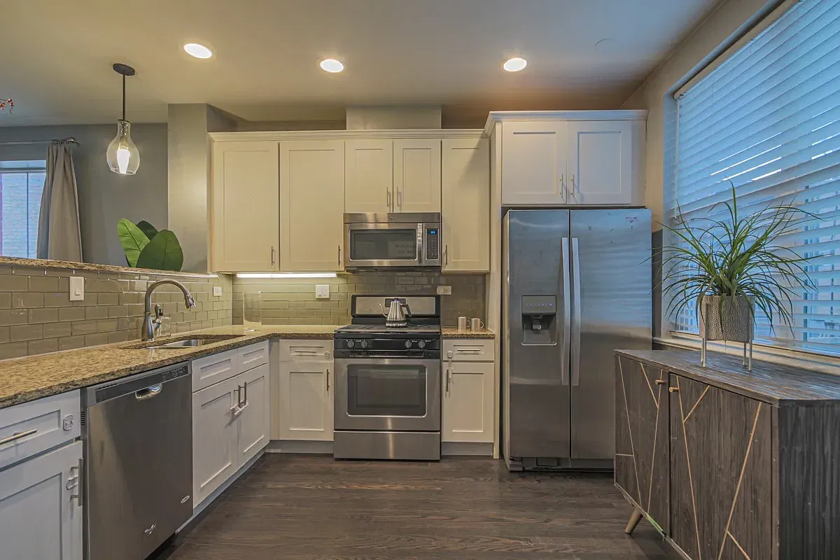 2 bed, 2.5 bath, 1300 sqft, $2,150 — Photo 3