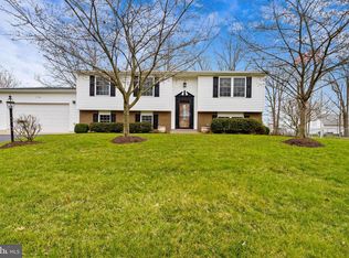 136 Magnolia Rd, Sterling, VA 20164