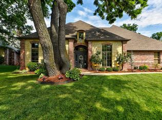 2825 Woodland Creek Dr, Edmond, OK 73034