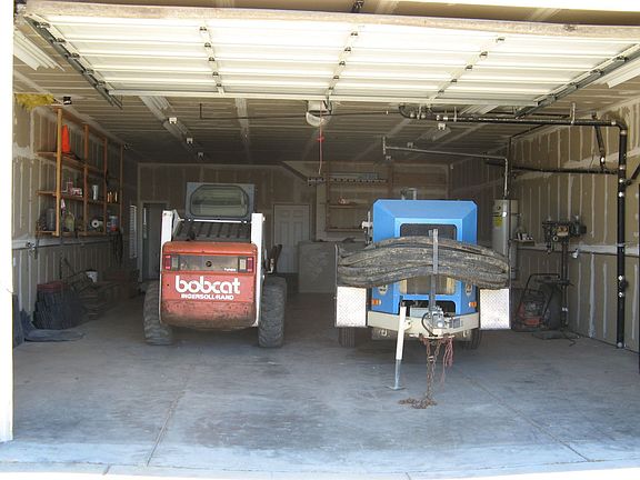 huge wharehouse-11 ft ceilings