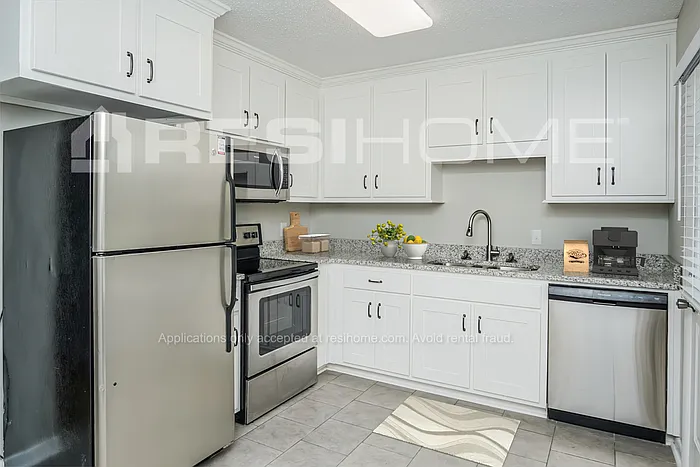 126 Greenwood Cir — Photo 2