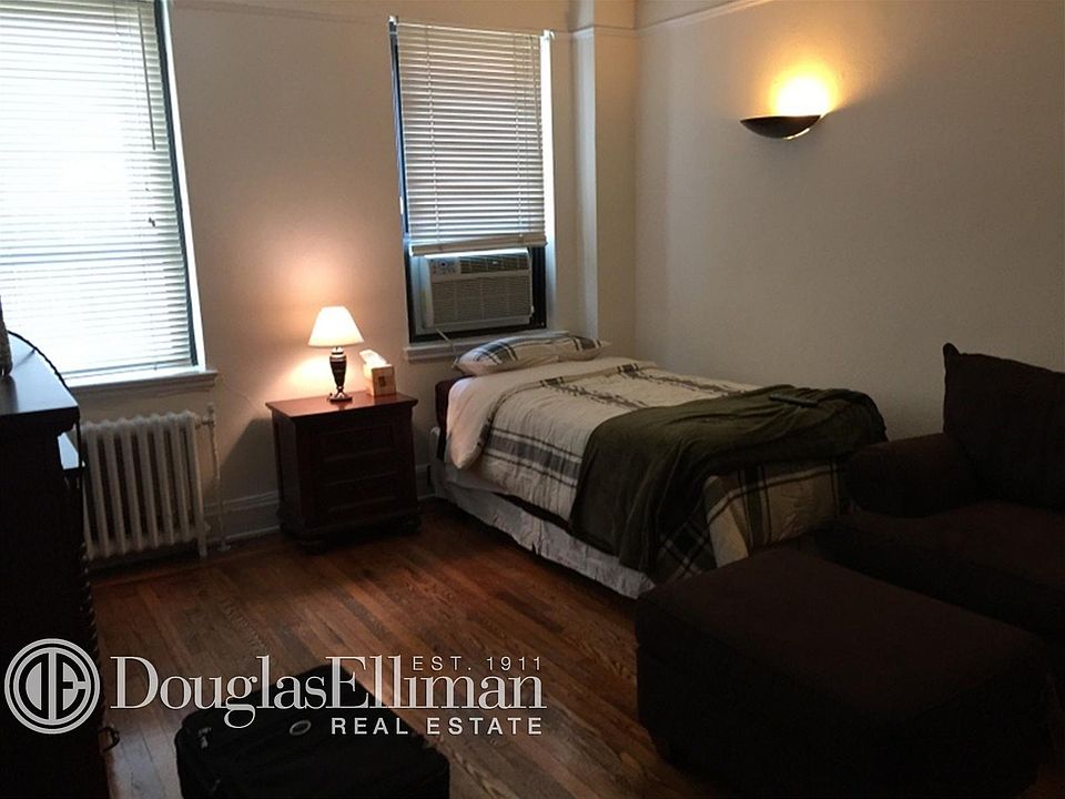 2nd image of 11 Waverly Pl APT 2C