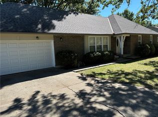 509 S Park Dr, Raymore, MO 64083