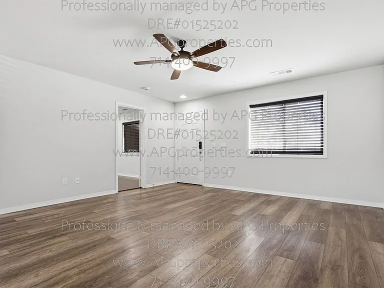139 Thompson Ave — Photo 12