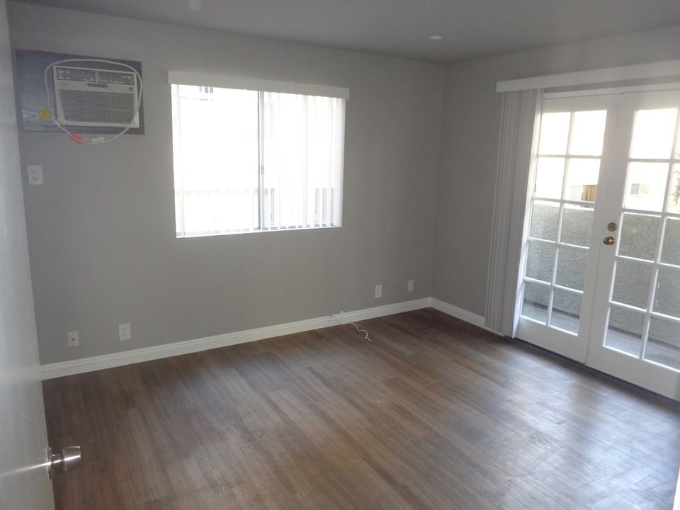 1st image of 1643 N Martel Ave APT 5