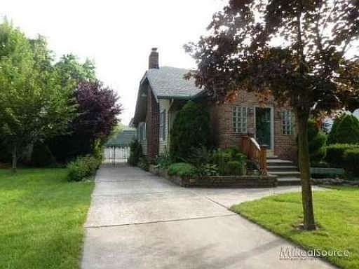 4th image of 22707 Clairwood St
