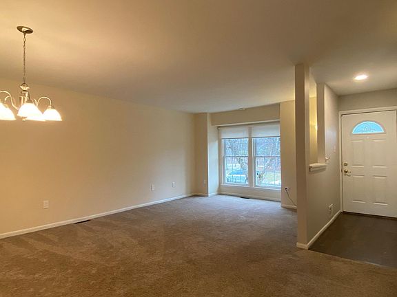 Living Room/ Enterance