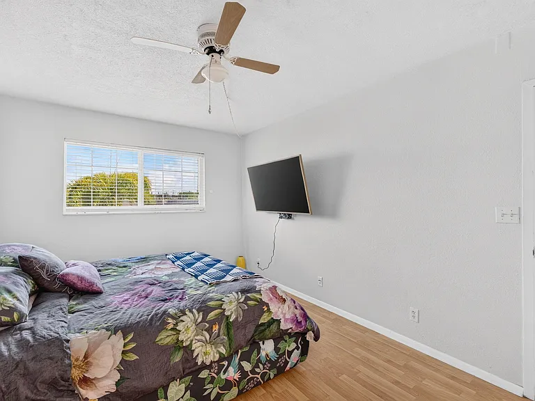 3004 NE 5th Ter #C216 — Photo 33