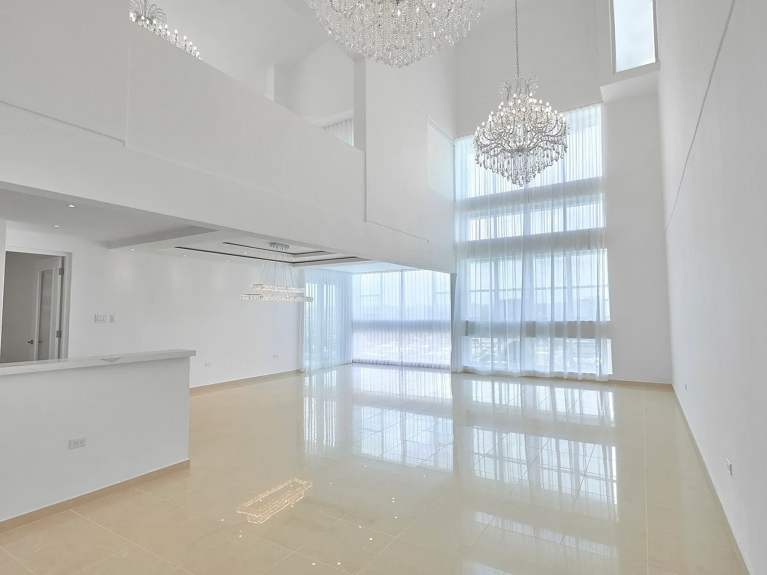 4 bed, 3.5 bath, 5400 sqft, $7,000 — Photo 4