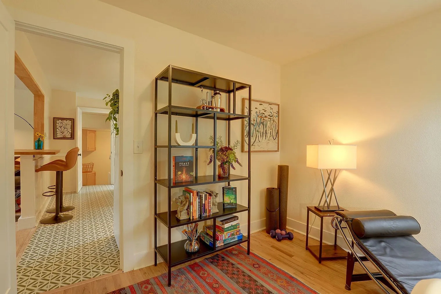2 bed, 1.0 bath, 893 sqft, $2,967 — Photo 4