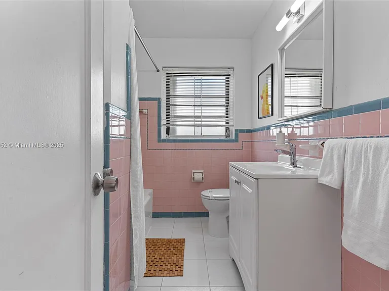 260 NE 45th St — Photo 26