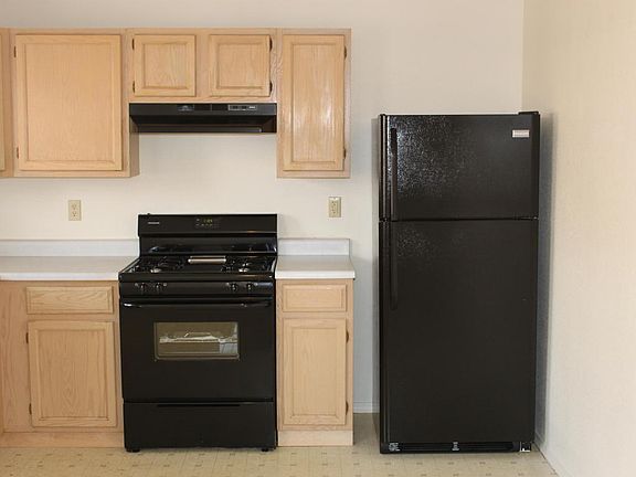 3rd image of 823 Tanager Dr SW