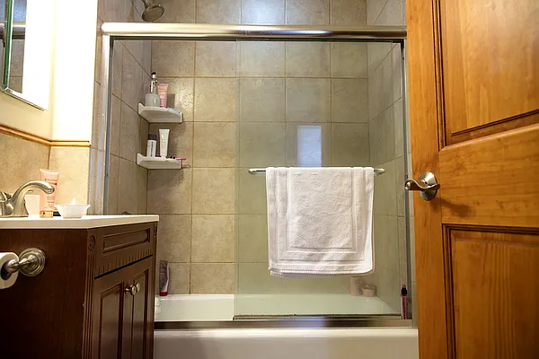 Rented by Easy Rental LLC | media 56