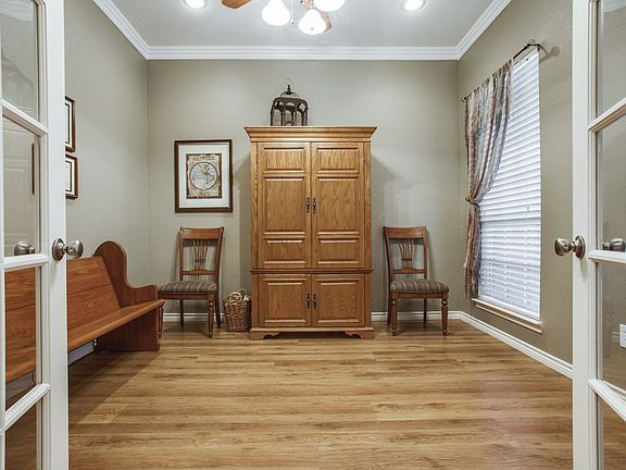 4th image of 1012 Rockton Dr