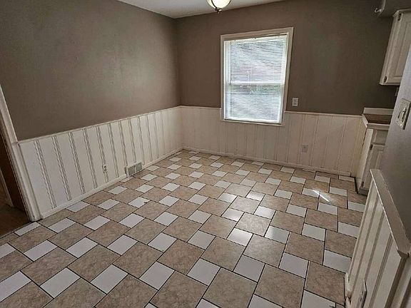 3rd image of 2125 W Forteen Mile Rd