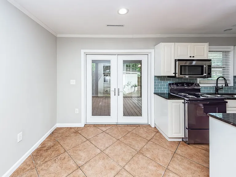 838 Fred St — Photo 9