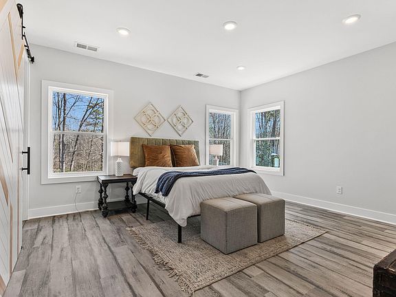 5th image of 645 Canterbury Rd