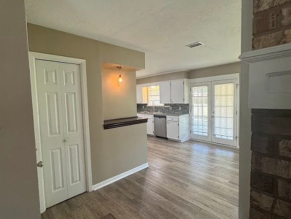 4th image of 2608 Cypress Cir
