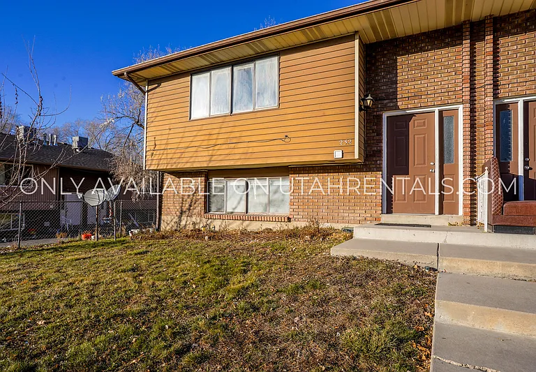 230 W Foxbridge Dr — Photo 2