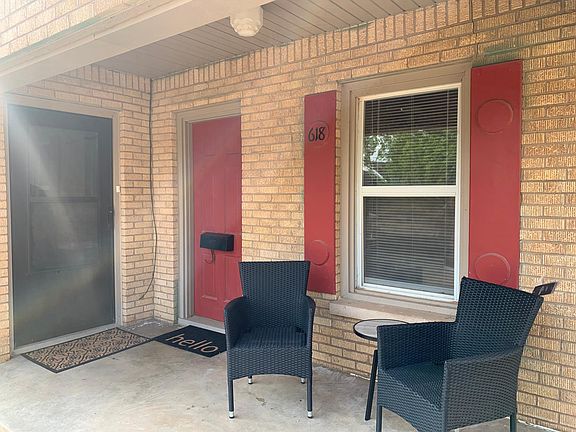 3rd image of 618 College Dr