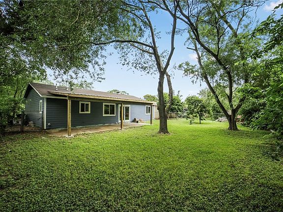 4th image of 2205 Dovehill Dr
