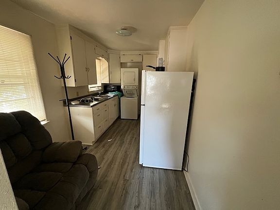4th image of 438 S Kimball St #2