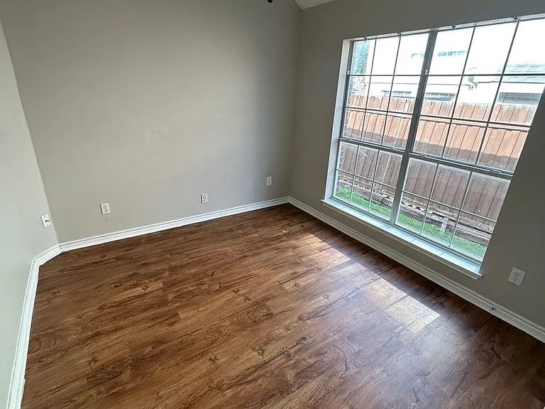 4217 Oak Grove Dr — Photo 11