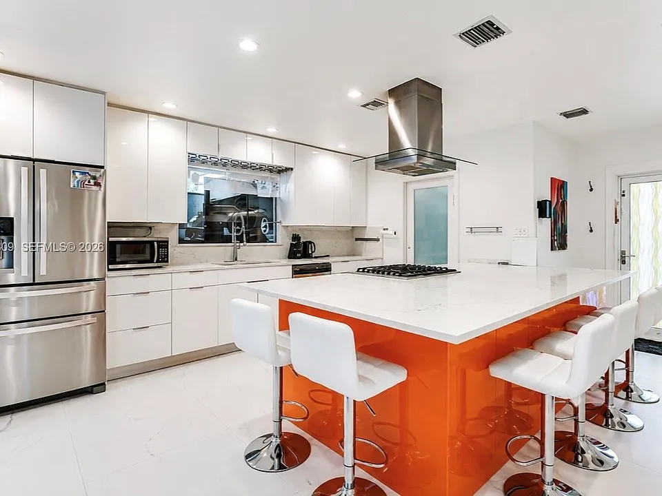 963 Nautilus Isle