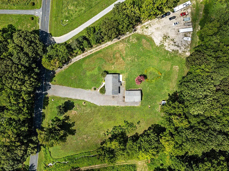 305 Merrick Corner Rd — Photo 6
