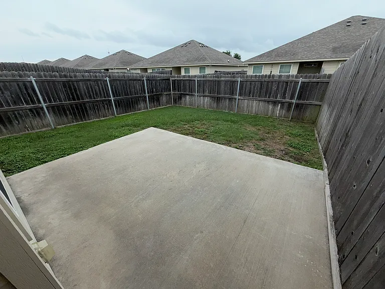 3345 Berkshire Dr — Photo 9