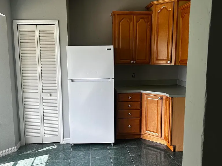 1021 SW Dubois Ave — Photo 6