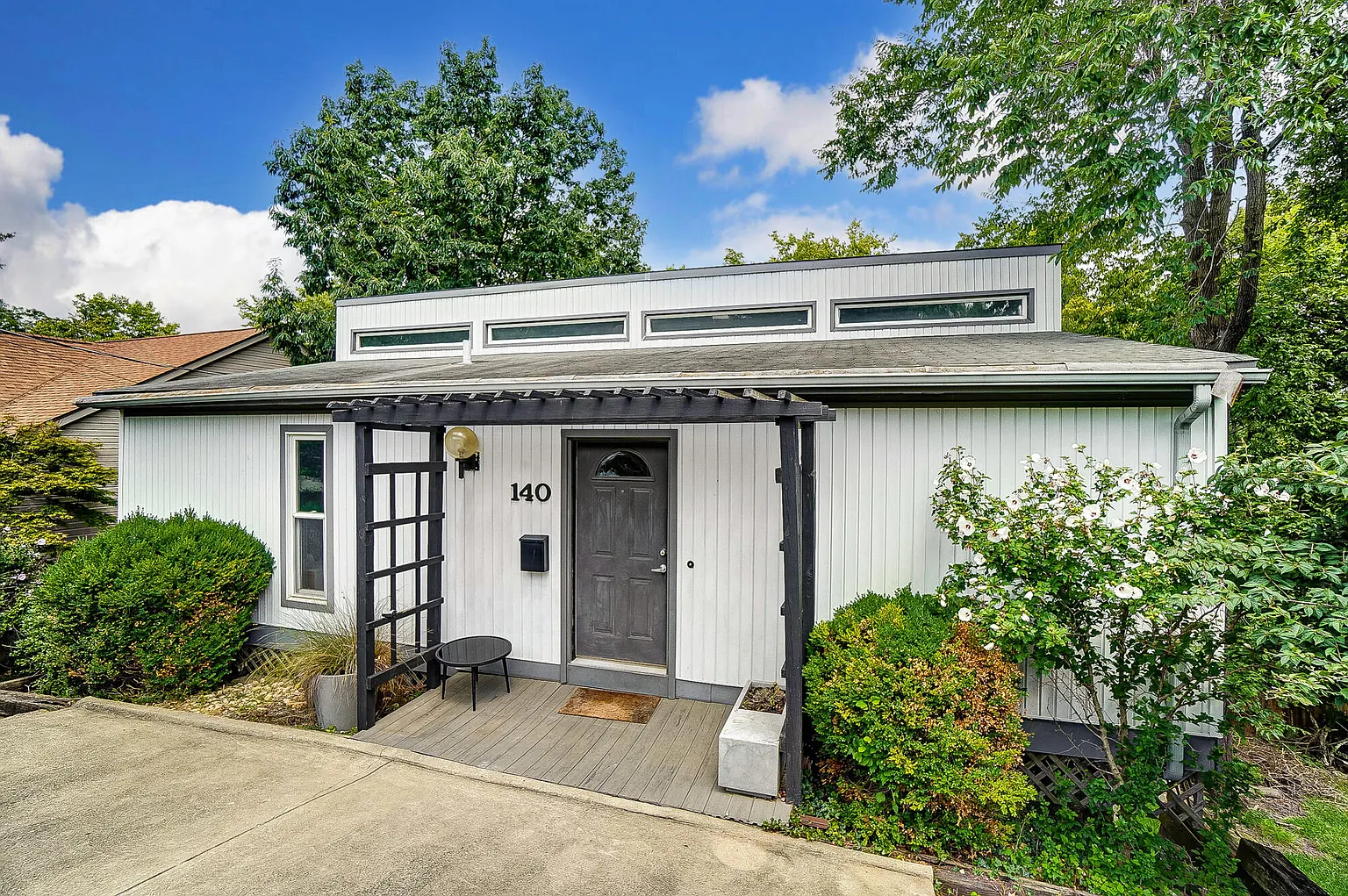 140 Ridgeway Ave photo 1