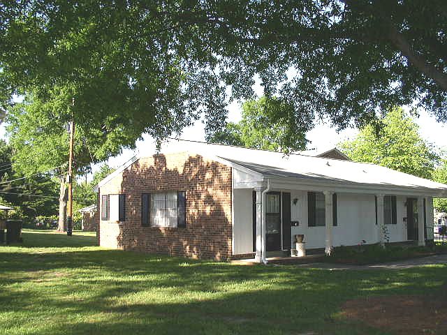 1st image of 1002 Willow Dr APT 22