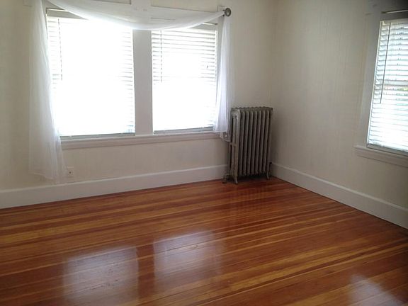 4th image of 81 Bellevue Ave